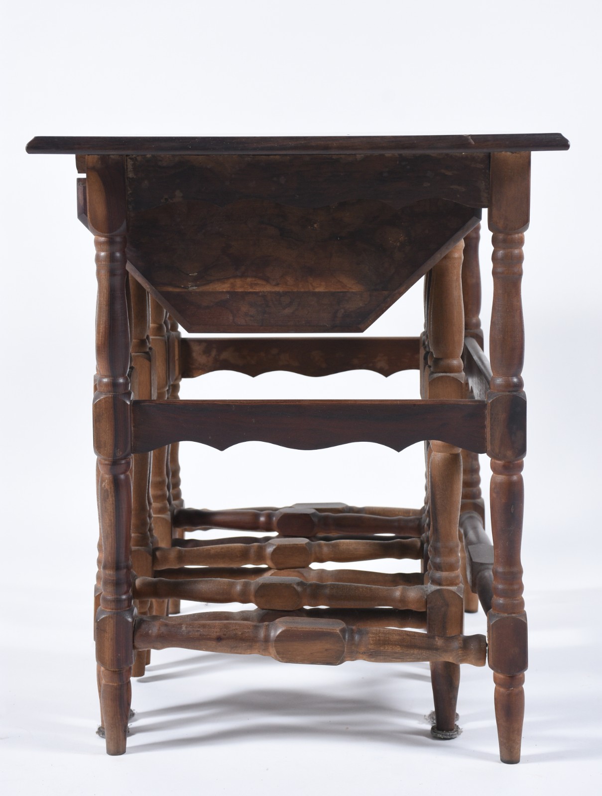 Mesa ninho de madeira nobre, composto de uma retangular com tres... - foto 4 de 10