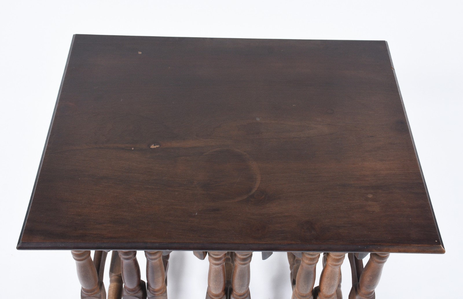 Mesa ninho de madeira nobre, composto de uma retangular com tres... - foto 5 de 10