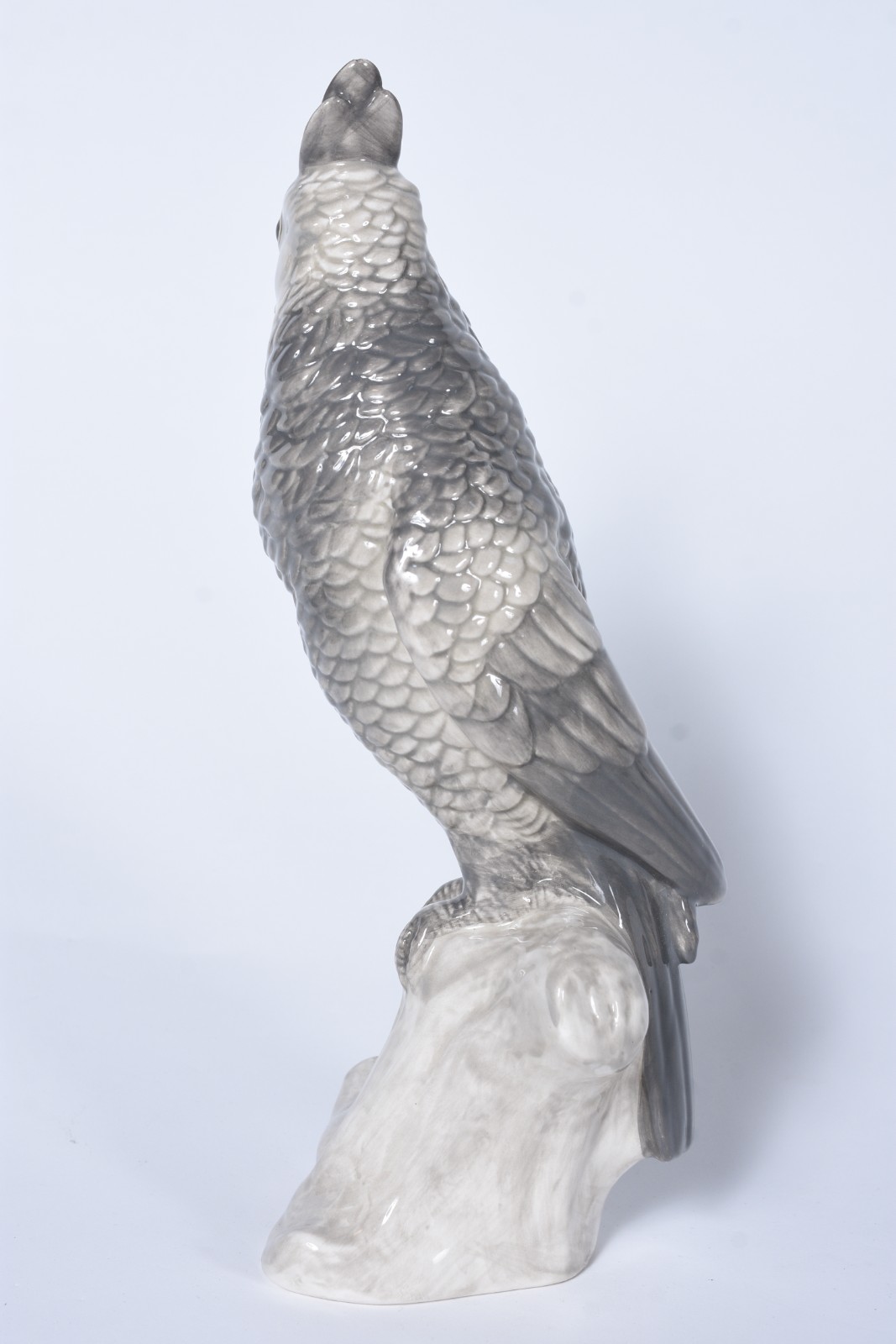 Estatueta de porcelana policromada representando cacatua. - foto 3 de 5