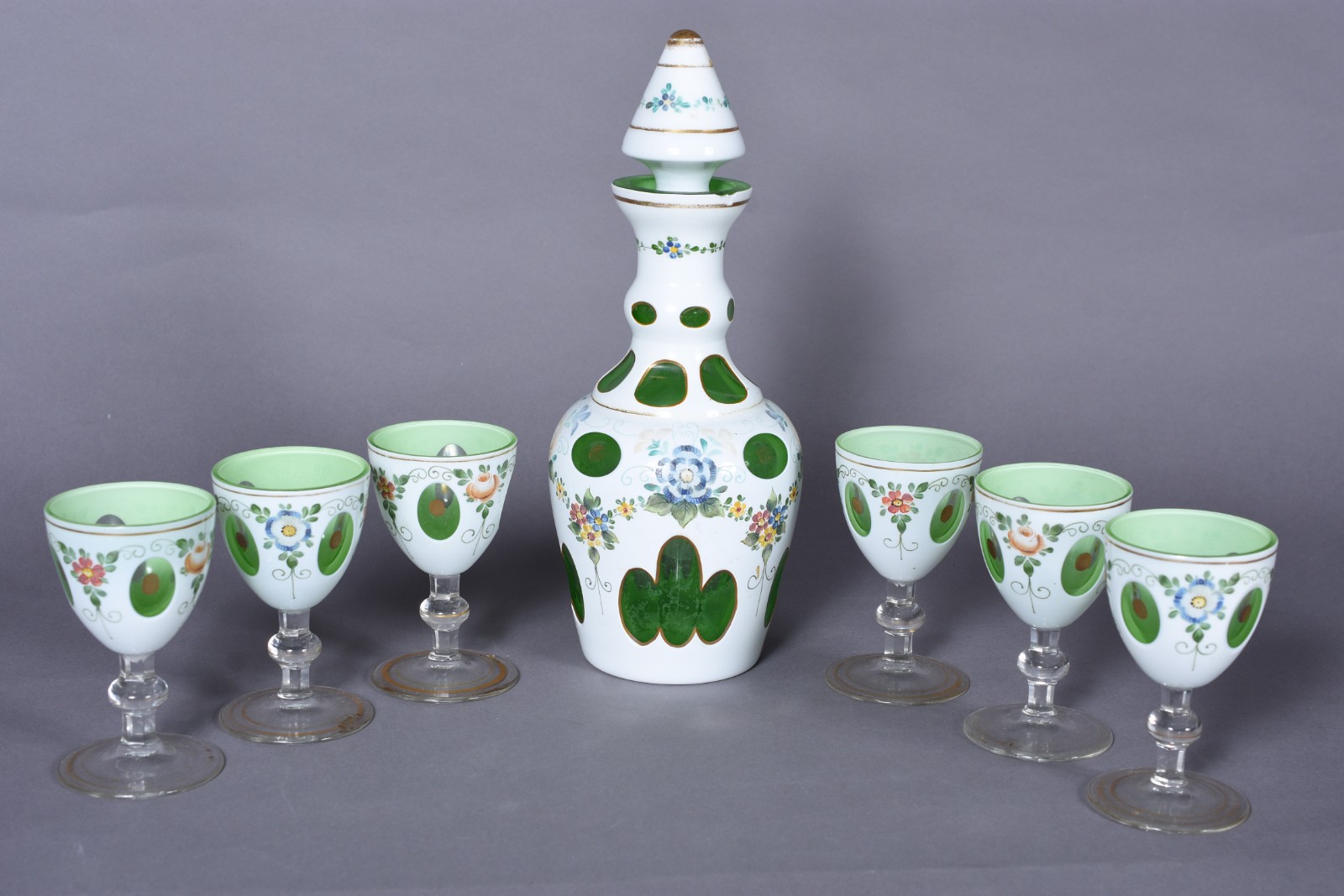 Licoreira com 6 cálices de cristal overlay verde e branco com... - foto 1 de 9