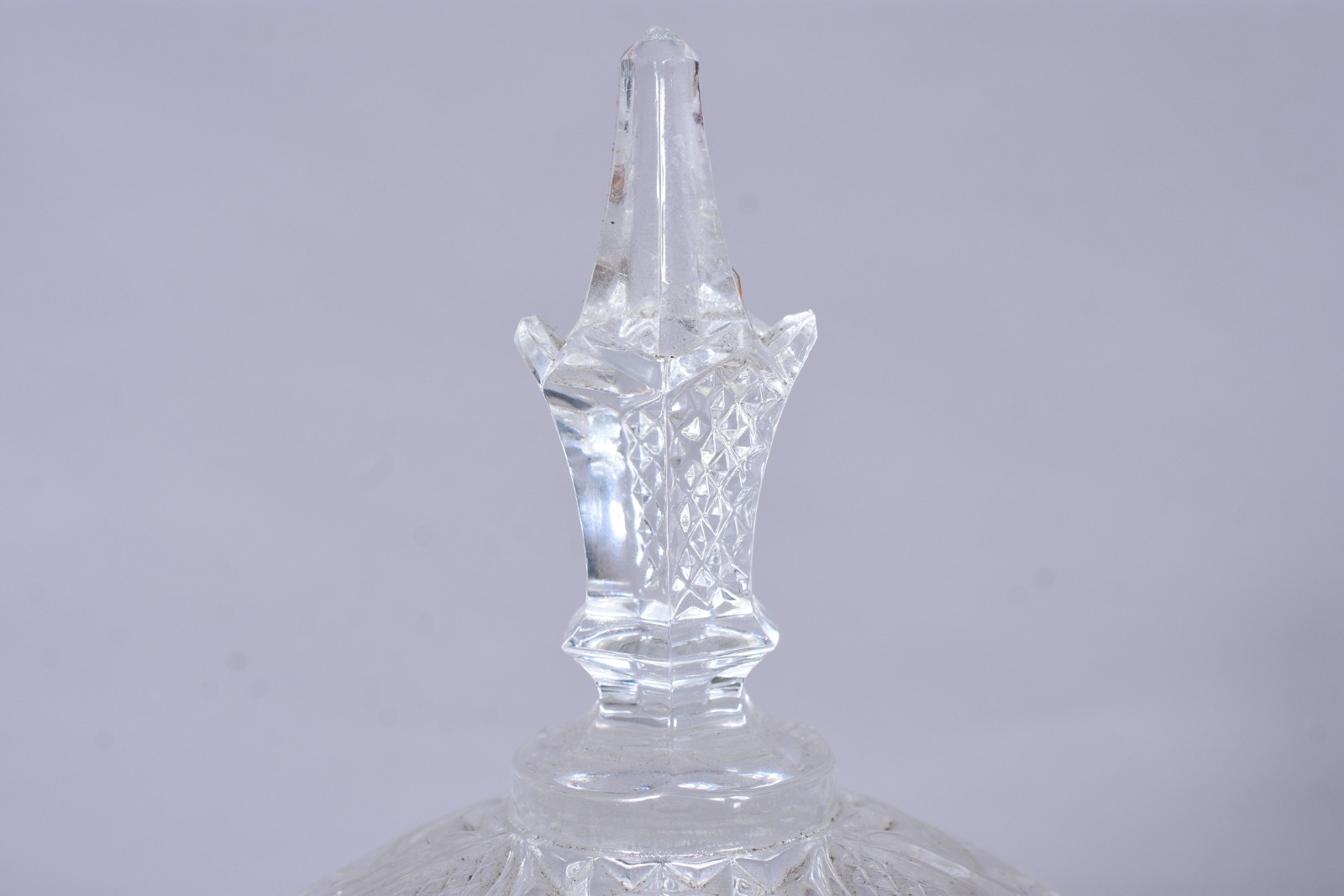 Compoteira de cristal tcheco lapidado com flores, borda recortada. - foto 6 de 10