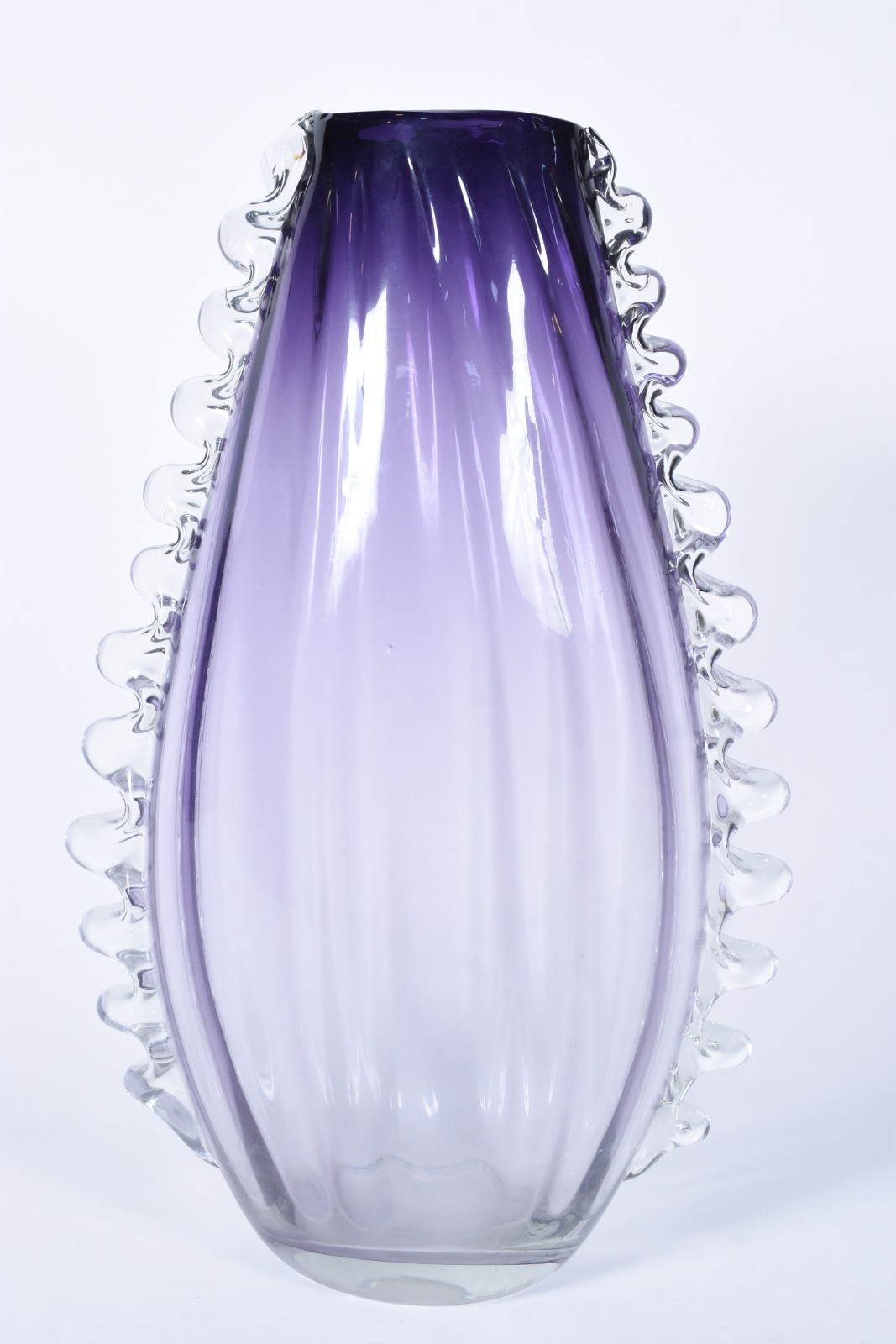 Vaso de vidro decorativo fumê com relevo. - foto 1 de 3