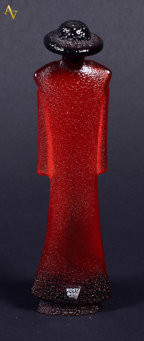Estatueta de vidro vermelho sueco, Kosta Boda - repres. figura de...