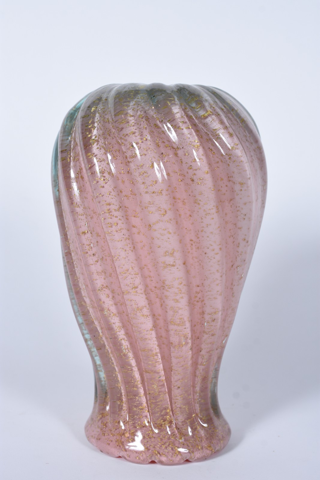 Vaso de vidro decorativo na cor rosa. - foto 5 de 6