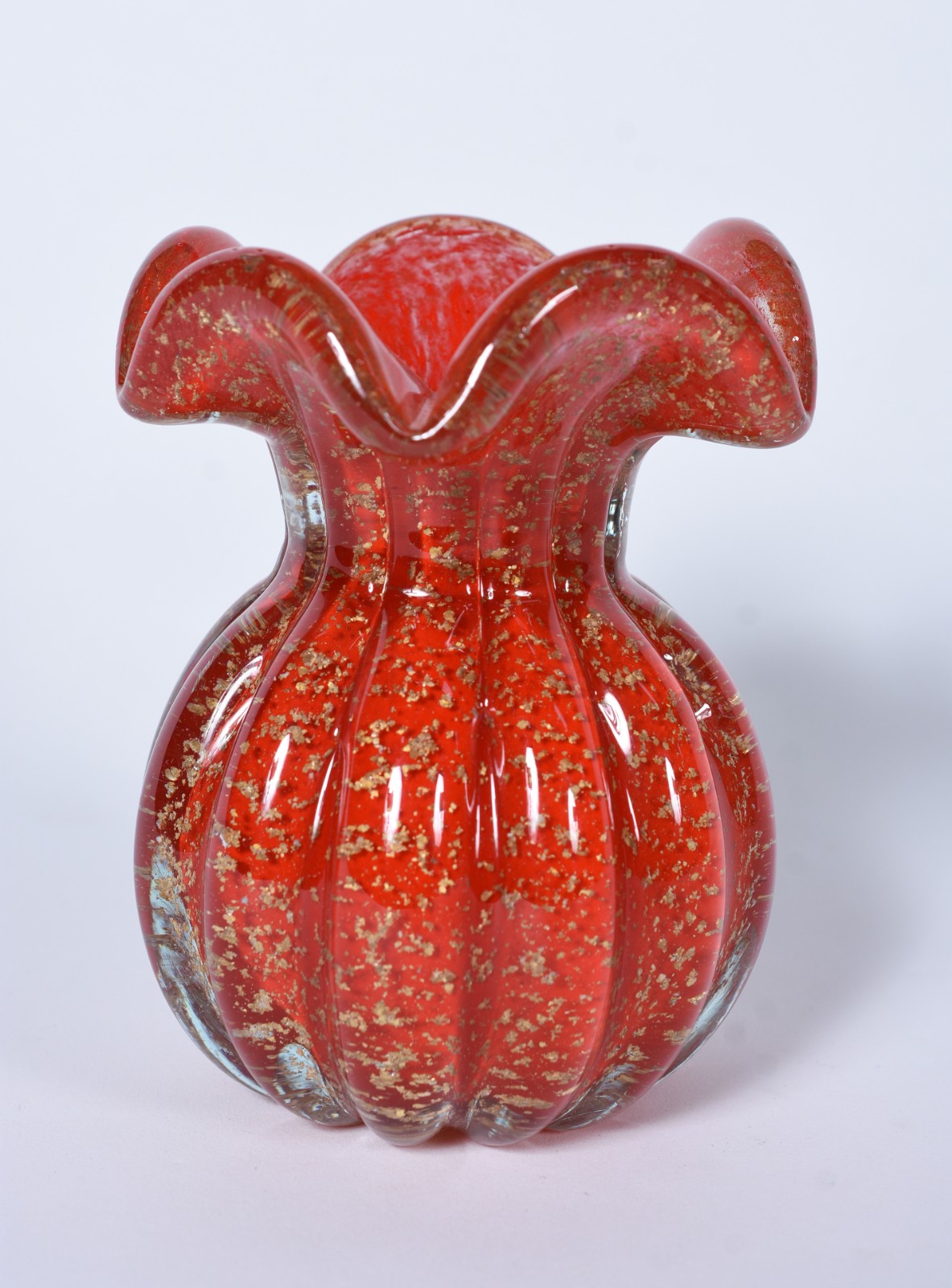 Vaso de vidro decorativo vermelho. - foto 1 de 5