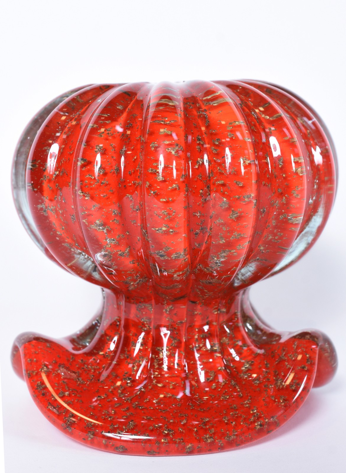 Vaso de vidro decorativo na cor vermelha trabalhado em gomos. - foto 5 de 6
