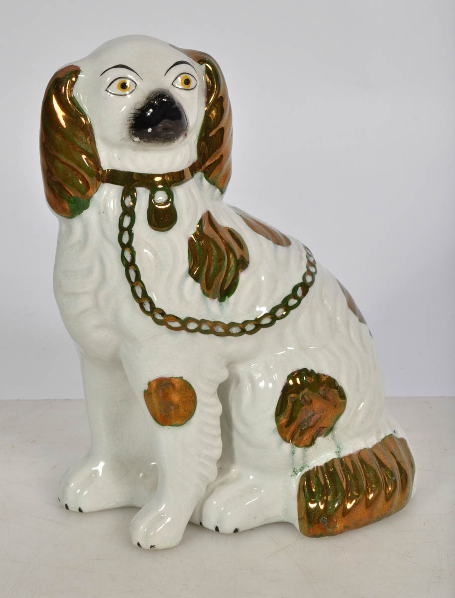 Cachorro de porcelana. Alt.24 cm.