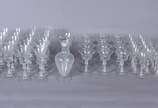 Serviço de cristal lavrado composto de: 11 para... - Serviço de cristal lavrado composto de: 11 para vinho tinto, 11 para vinho branco, 12 para champagne, 11 para vinho do Porto, 12 para licor e ga...