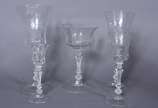 Serviço de cristal lavrado composto de: 11 para... - Serviço de cristal lavrado composto de: 11 para vinho tinto, 11 para vinho branco, 12 para champagne, 11 para vinho do Porto, 12 para licor e ga...