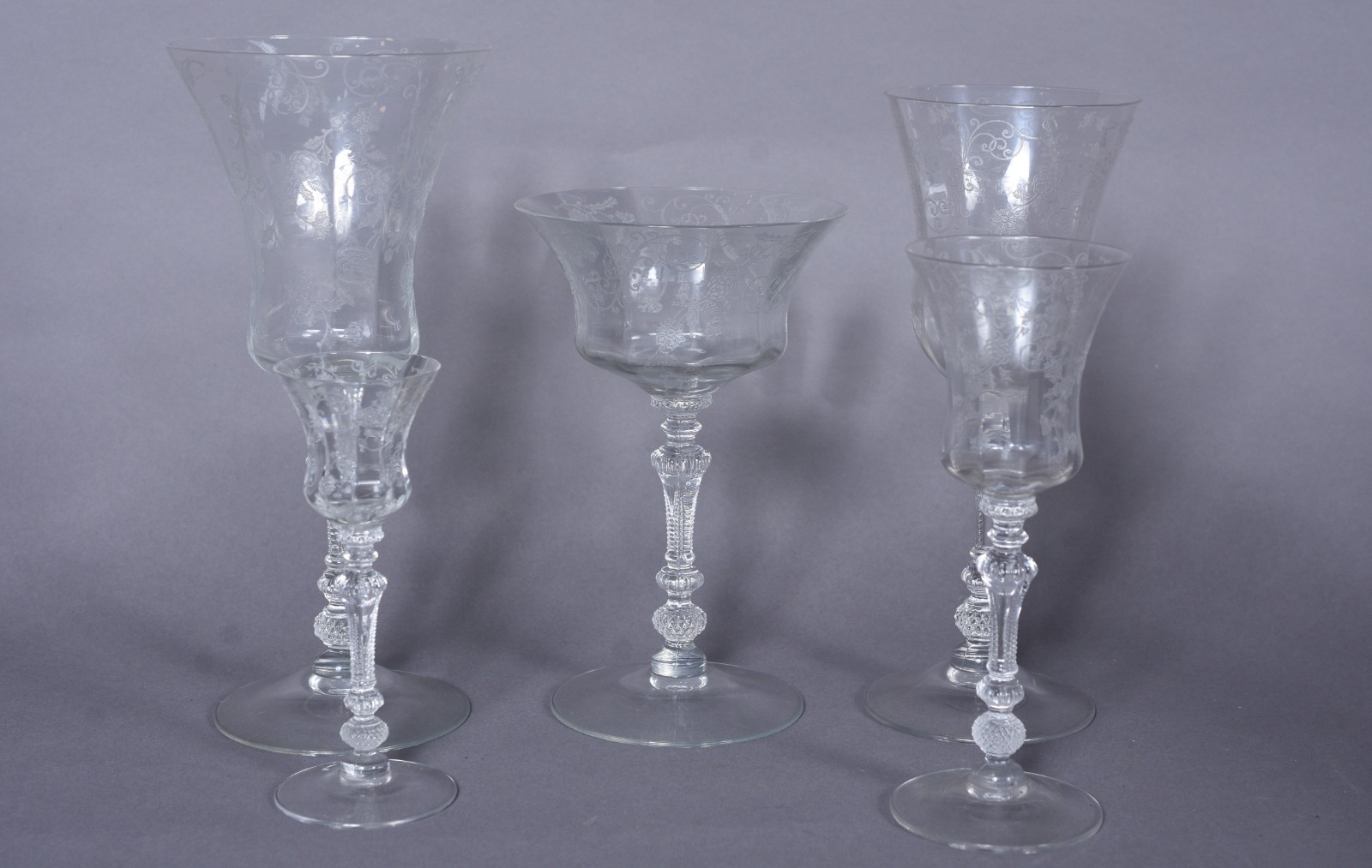 Serviço de cristal lavrado composto de: 11 para vinho tinto, 11 para... - foto 3 de 9