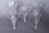 Serviço de cristal lavrado composto de: 11 para... - Serviço de cristal lavrado composto de: 11 para vinho tinto, 11 para vinho branco, 12 para champagne, 11 para vinho do Porto, 12 para licor e ga...