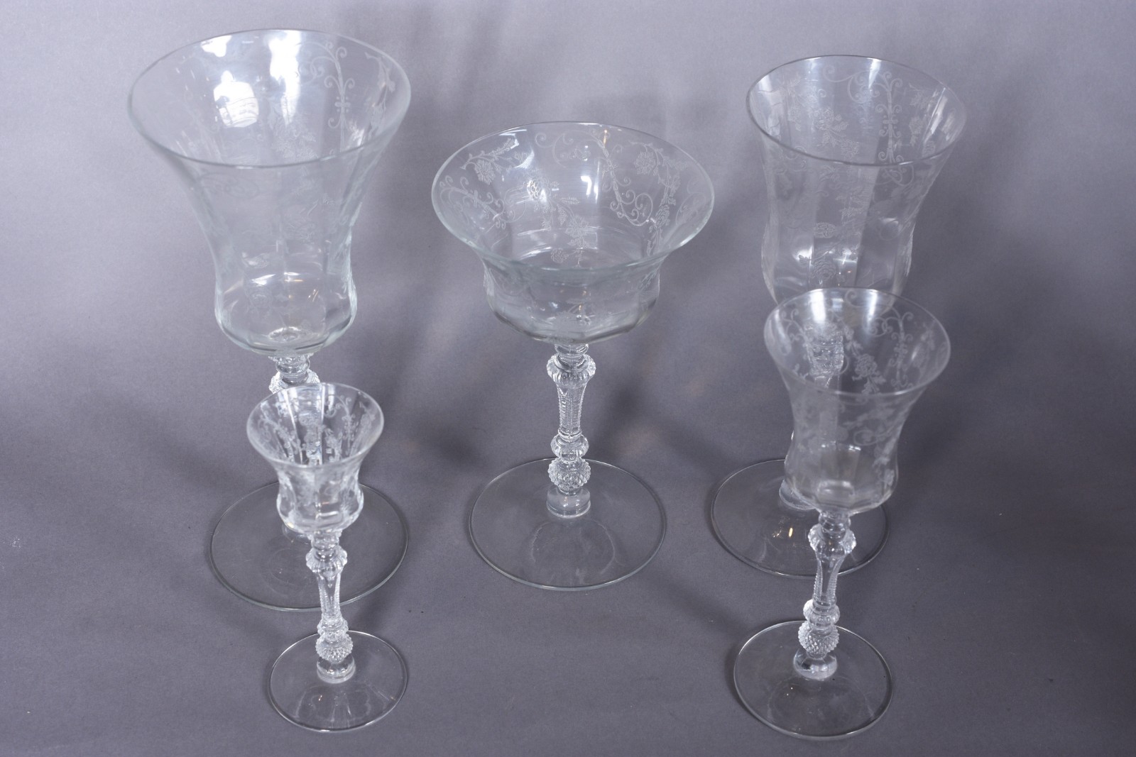 Serviço de cristal lavrado composto de: 11 para vinho tinto, 11 para... - foto 4 de 9