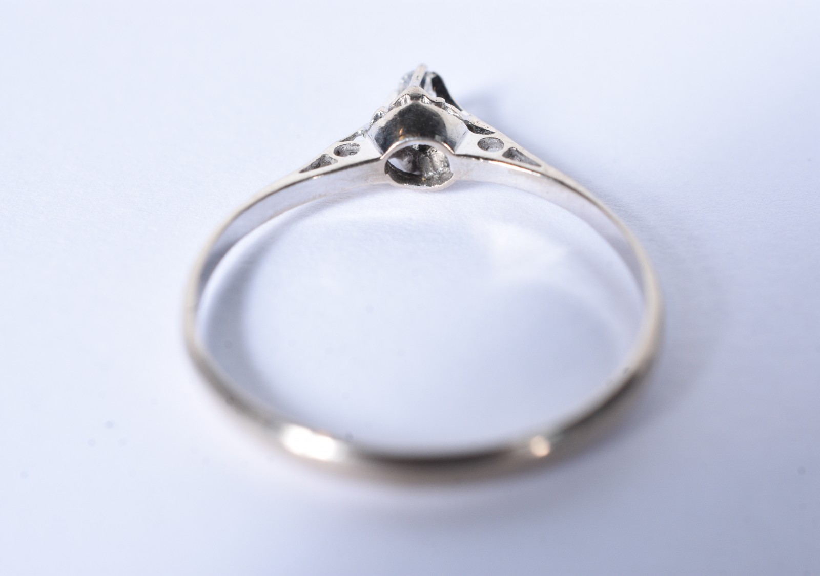 Solitário de ouro branco com um brilhante de 0,05 ct, aro 17 (Por... - foto 5 de 6