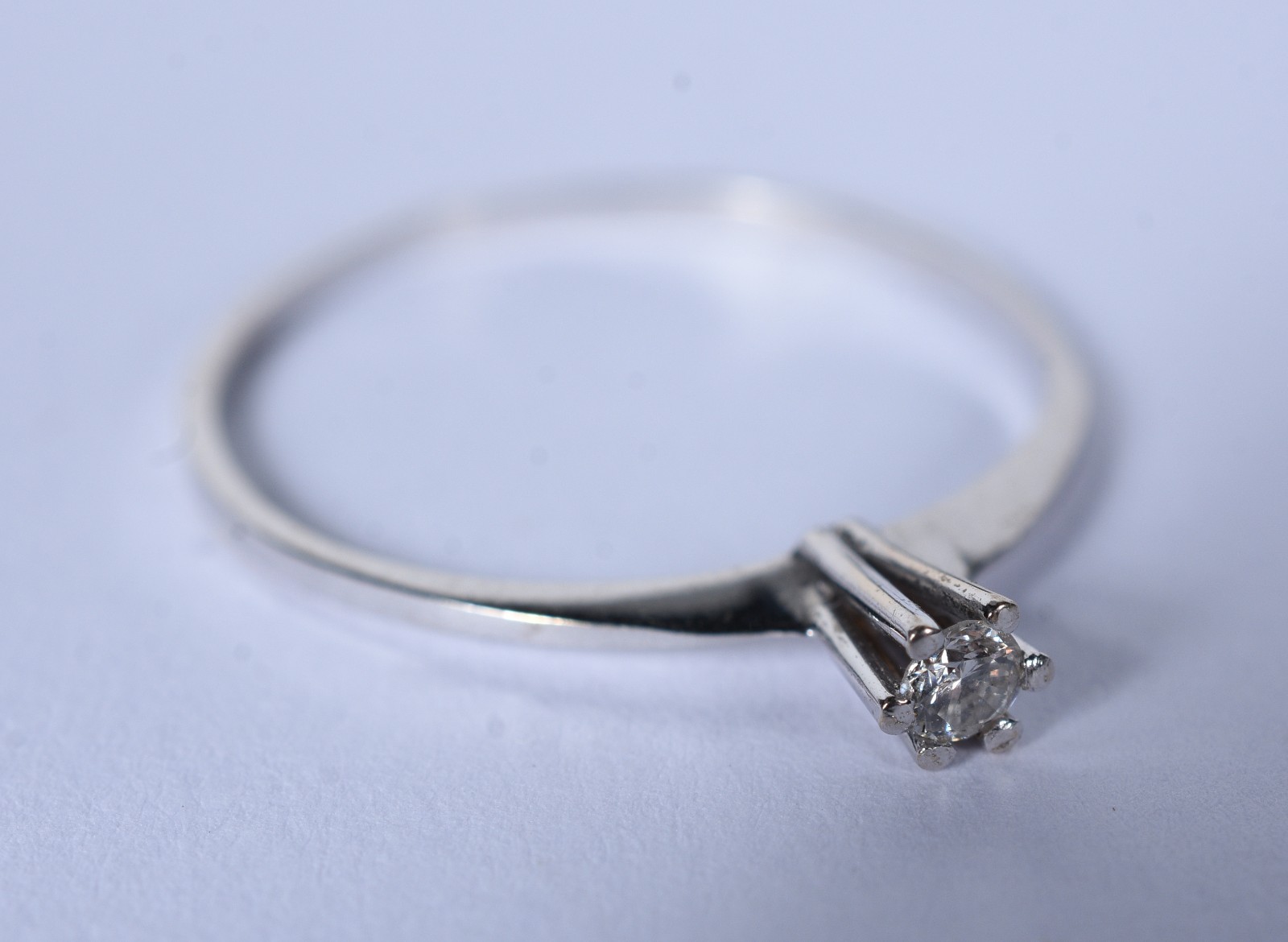 Solitário de ouro branco com um brilhante de 0,07 ct, ato 17 (Por... - foto 1 de 5