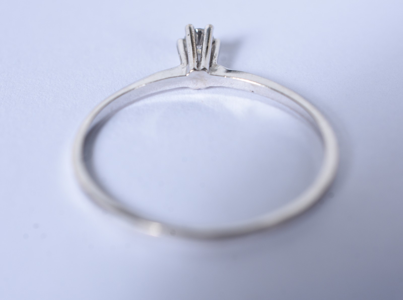 Solitário de ouro branco com um brilhante de 0,07 ct, ato 17 (Por... - foto 3 de 5