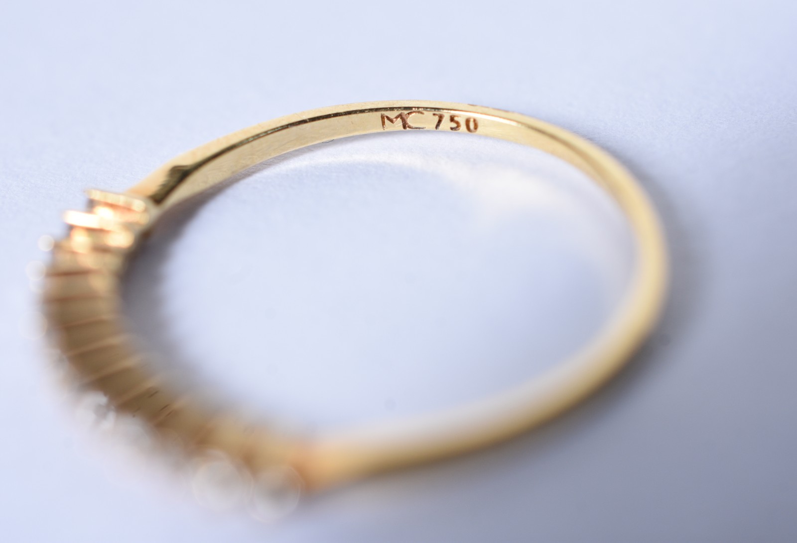Meia aliança com 12 brilhantes de 0,05 ct, aro 16 (Por motivos de... - foto 5 de 5