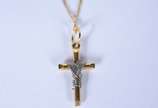Colar de ouro 18 k, contraste 750 com crucifixo... - Colar de ouro 18 k, contraste 750 com crucifixo (Por motivos de segurança a peça não se encontra na loja)