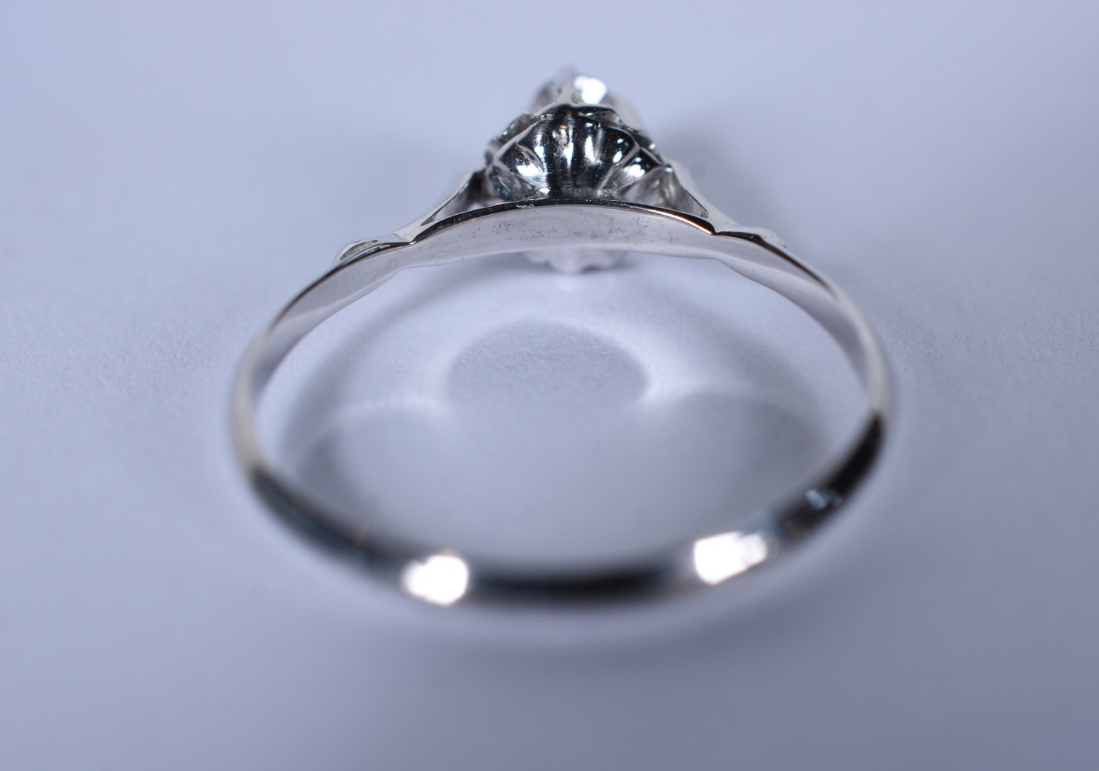 Anel de ouro branco com um brilhante de 0,08 ct, aro 12 (Por motivos... - foto 6 de 6