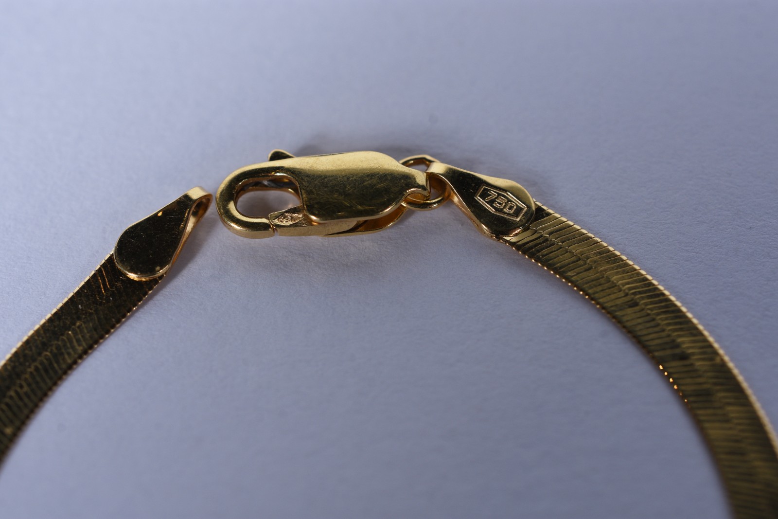 Pulseira de ouro 18 k, contraste 750 na forma de lâmina (Por motivos... - foto 3 de 5