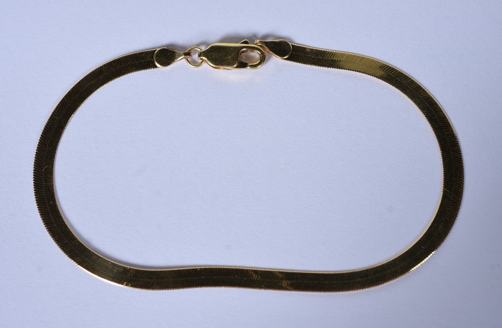 Pulseira de ouro 18 k, contraste 750 na forma de lâmina (Por motivos... - foto 4 de 5