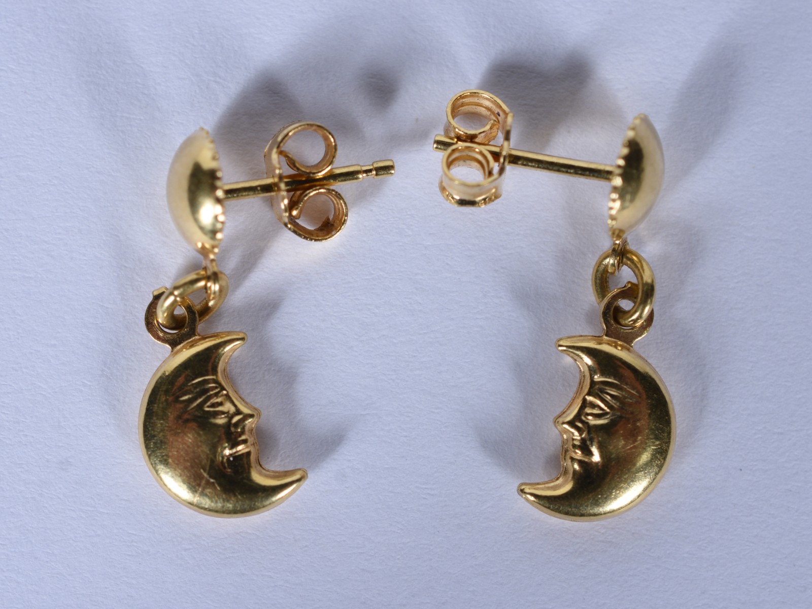 Par de brincos de ouro 18 k, contraste 750 com pendente na forma de... - foto 1 de 5
