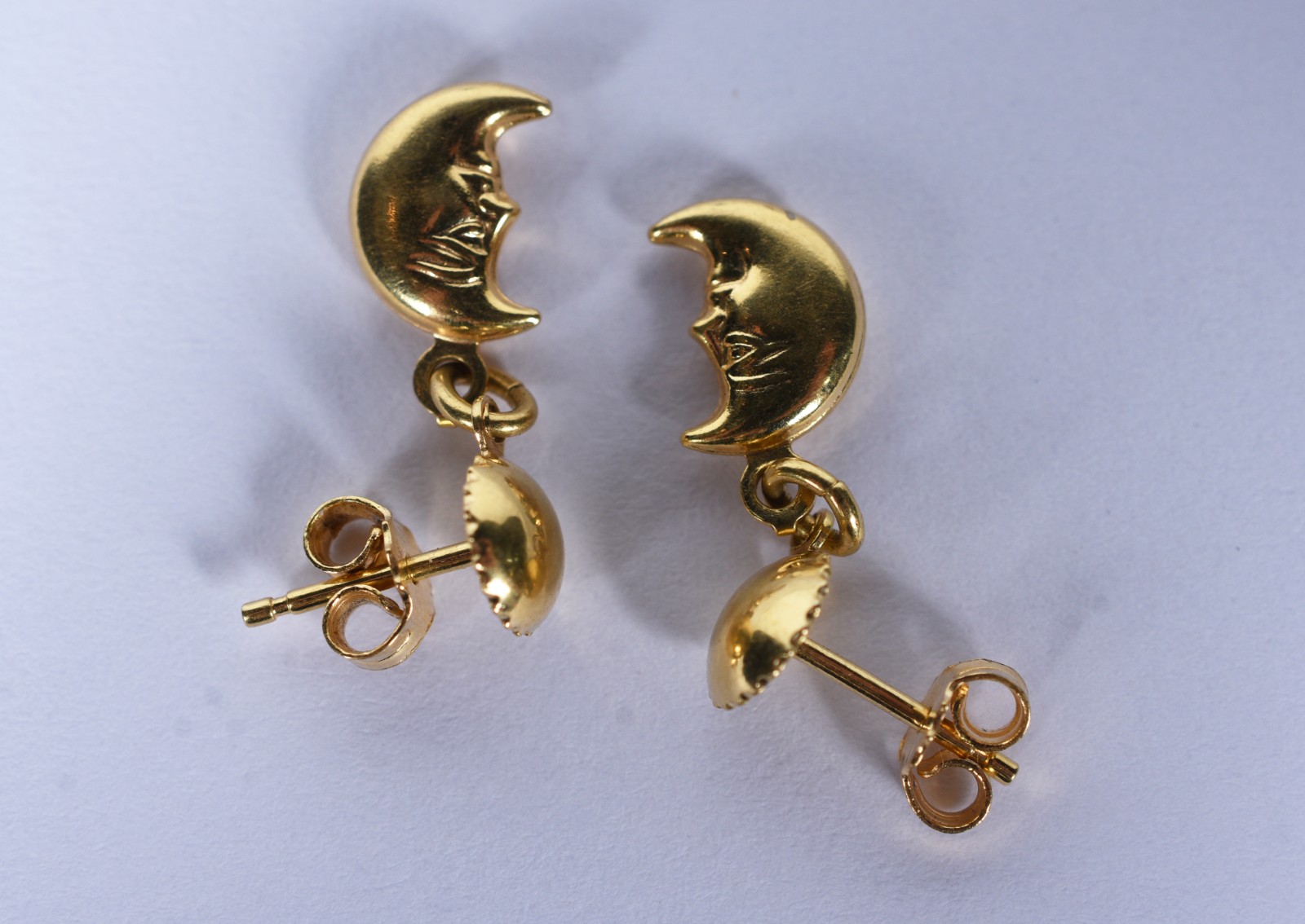 Par de brincos de ouro 18 k, contraste 750 com pendente na forma de... - foto 2 de 5