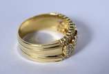 Anel de ouro 18 k, contraste 750 cravejado com ... - Anel de ouro 18 k, contraste 750 cravejado com 53 brilhantes, aro 17 (Por motivos de segurança a peça não se encontra na loja)