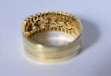 Anel de ouro 18 k, contraste 750 cravejado com ... - Anel de ouro 18 k, contraste 750 cravejado com 53 brilhantes, aro 17 (Por motivos de segurança a peça não se encontra na loja)