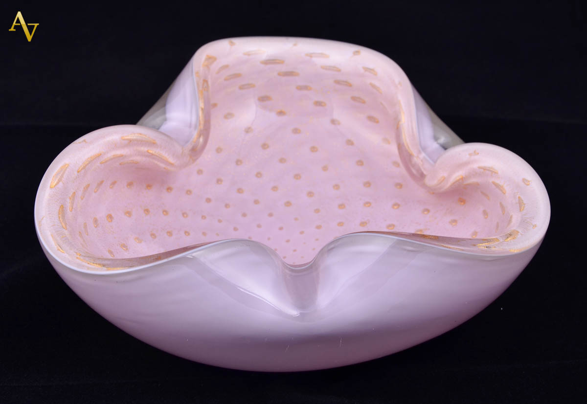 Barbini. Bowl em vidro de murano com três sulcos, em tom rosa bebê e...