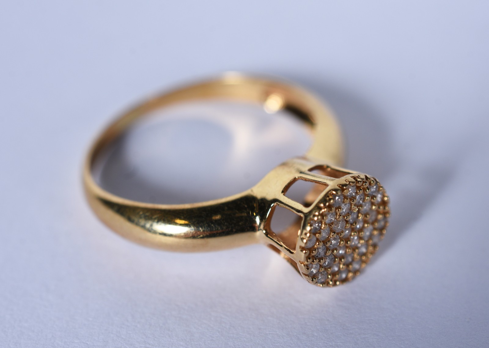 Anel de ouro 18 k, contraste 750 feitio chuveiro cravejado com... - foto 1 de 6