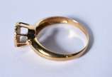 Anel de ouro 18 k, contraste 750 feitio chuveir... - Anel de ouro 18 k, contraste 750 feitio chuveiro cravejado com safiras brancas, aro 14 (Por motivos de segurança a peça não se encontra na loja)