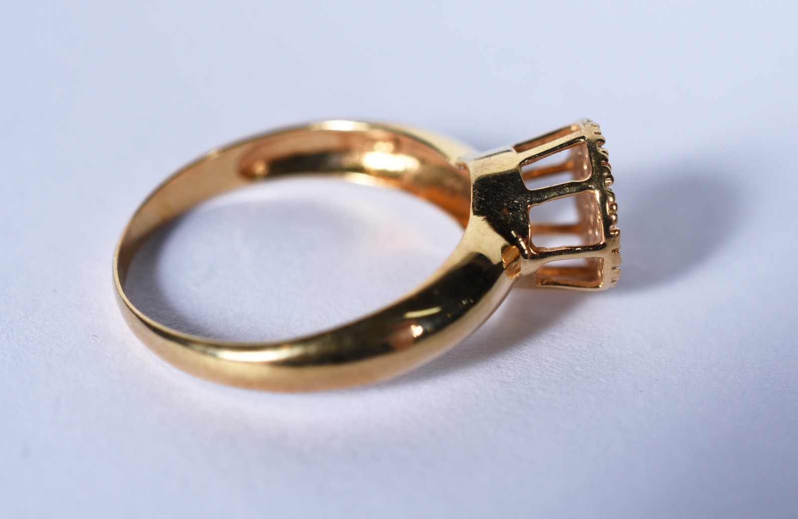 Anel de ouro 18 k, contraste 750 feitio chuveiro cravejado com... - foto 5 de 6