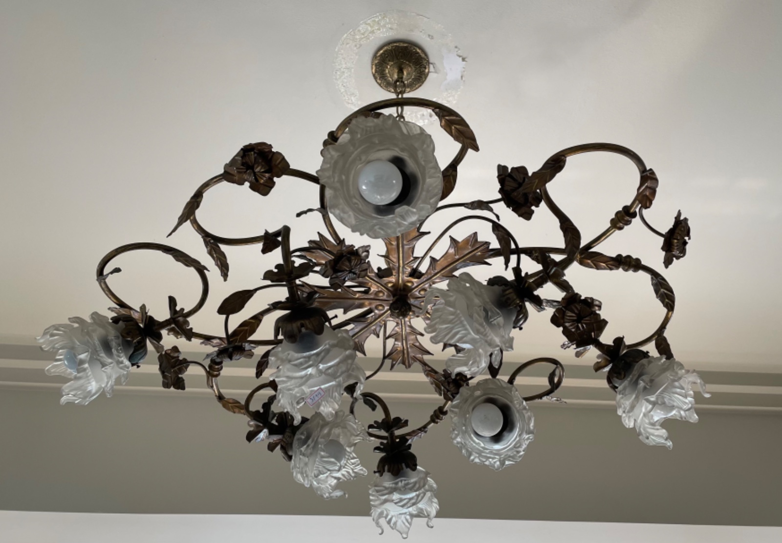 Lustre de metal e mangas na forma de flor em cristal fosco, para 8... - foto 3 de 4