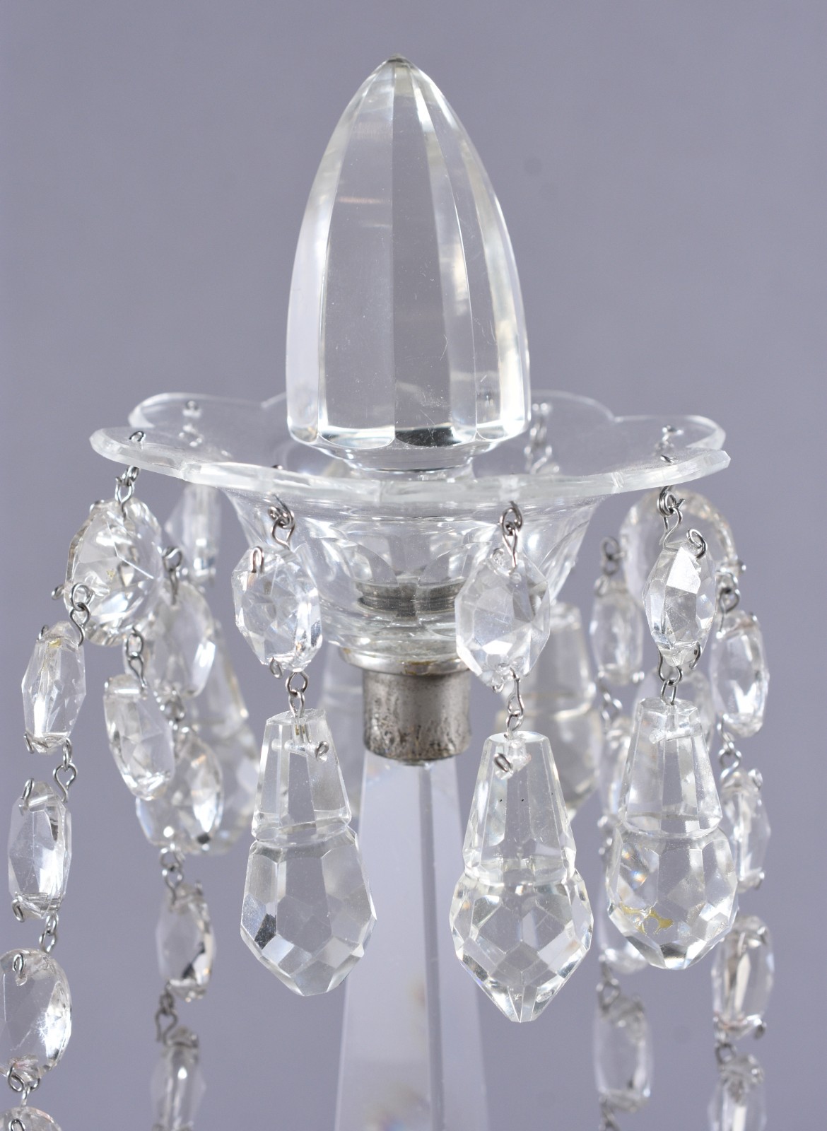 Par de luminárias na forma de candelabros de cristal. - foto 2 de 6