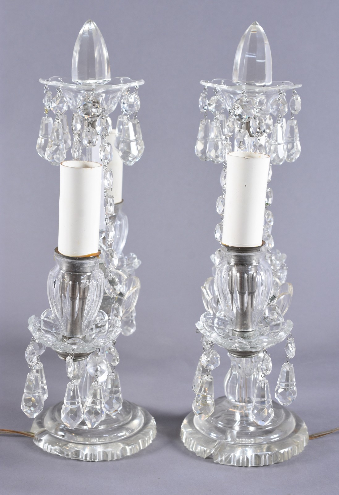 Par de luminárias na forma de candelabros de cristal. - foto 4 de 6