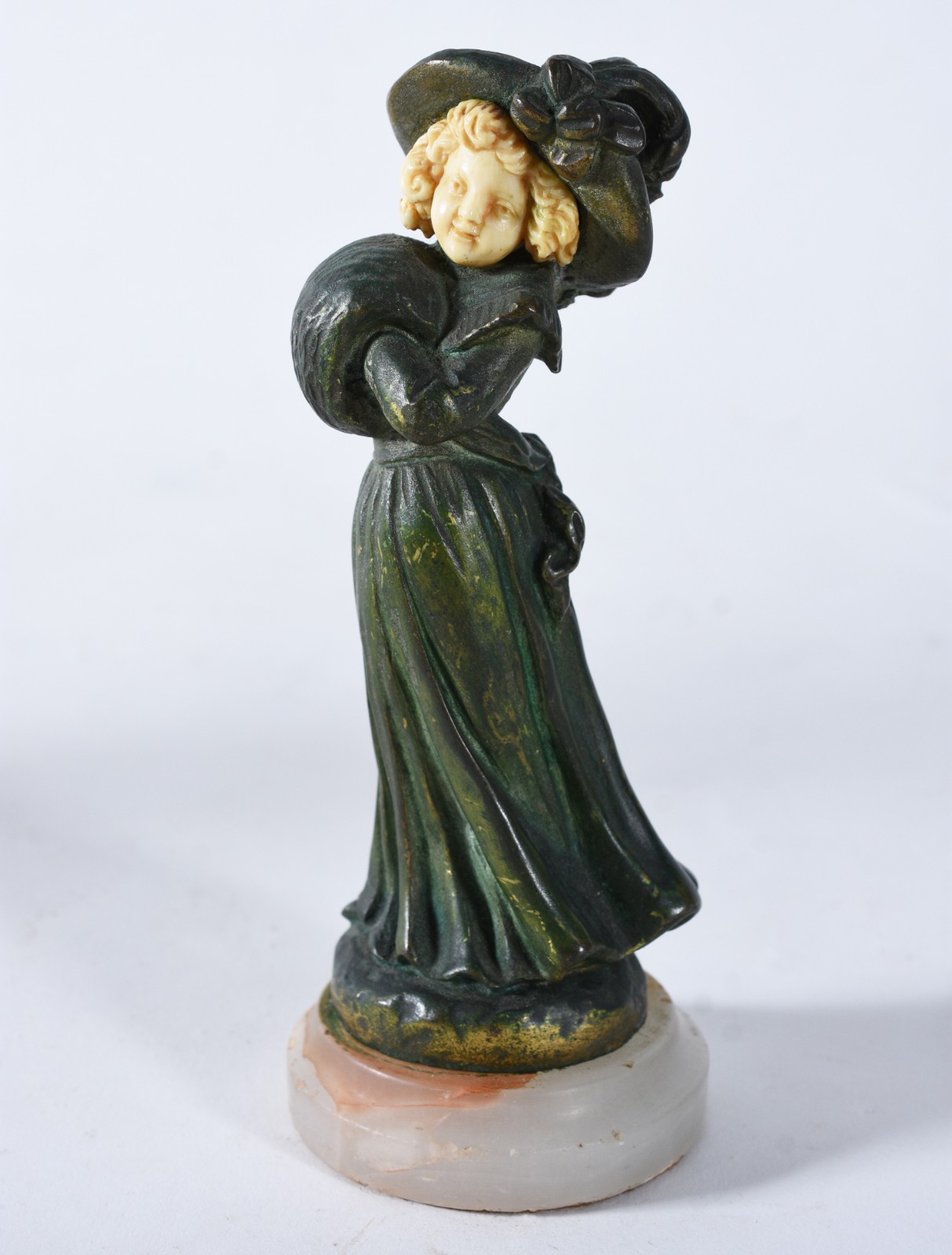 Menina com chapéu - foto 1 de 8
