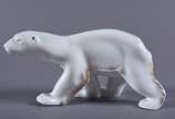 Escultura de porcelana branca representando urs... - Escultura de porcelana branca representando urso polar - Ademir Rio.