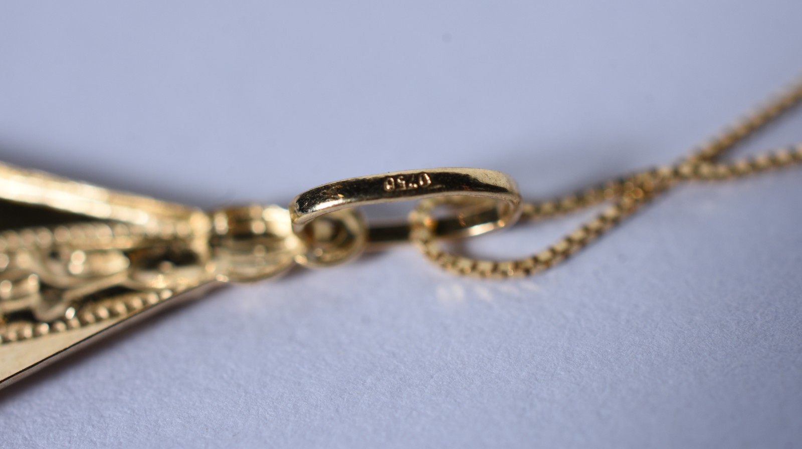 Colar de ouro 18 k, contraste 750 com pingentes (Por motivos de... - foto 7 de 8