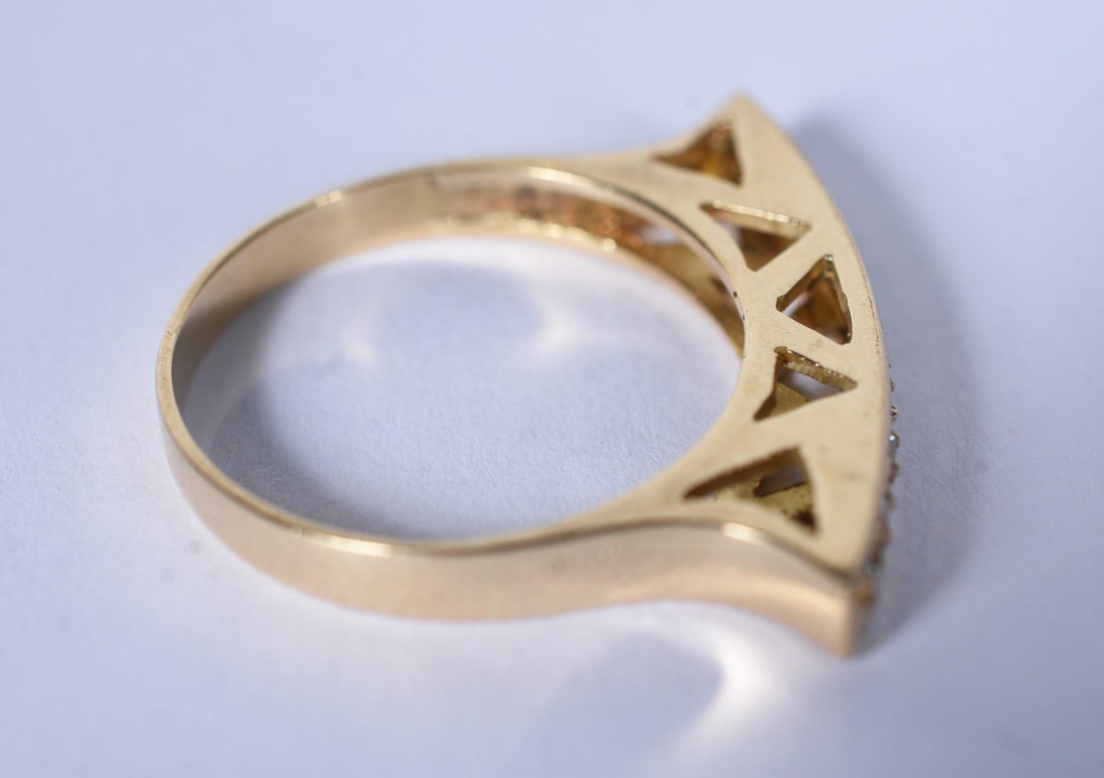 Anel de ouro 18 k, contraste 750 com 9 brilhantes (Por motivos de... - foto 3 de 6