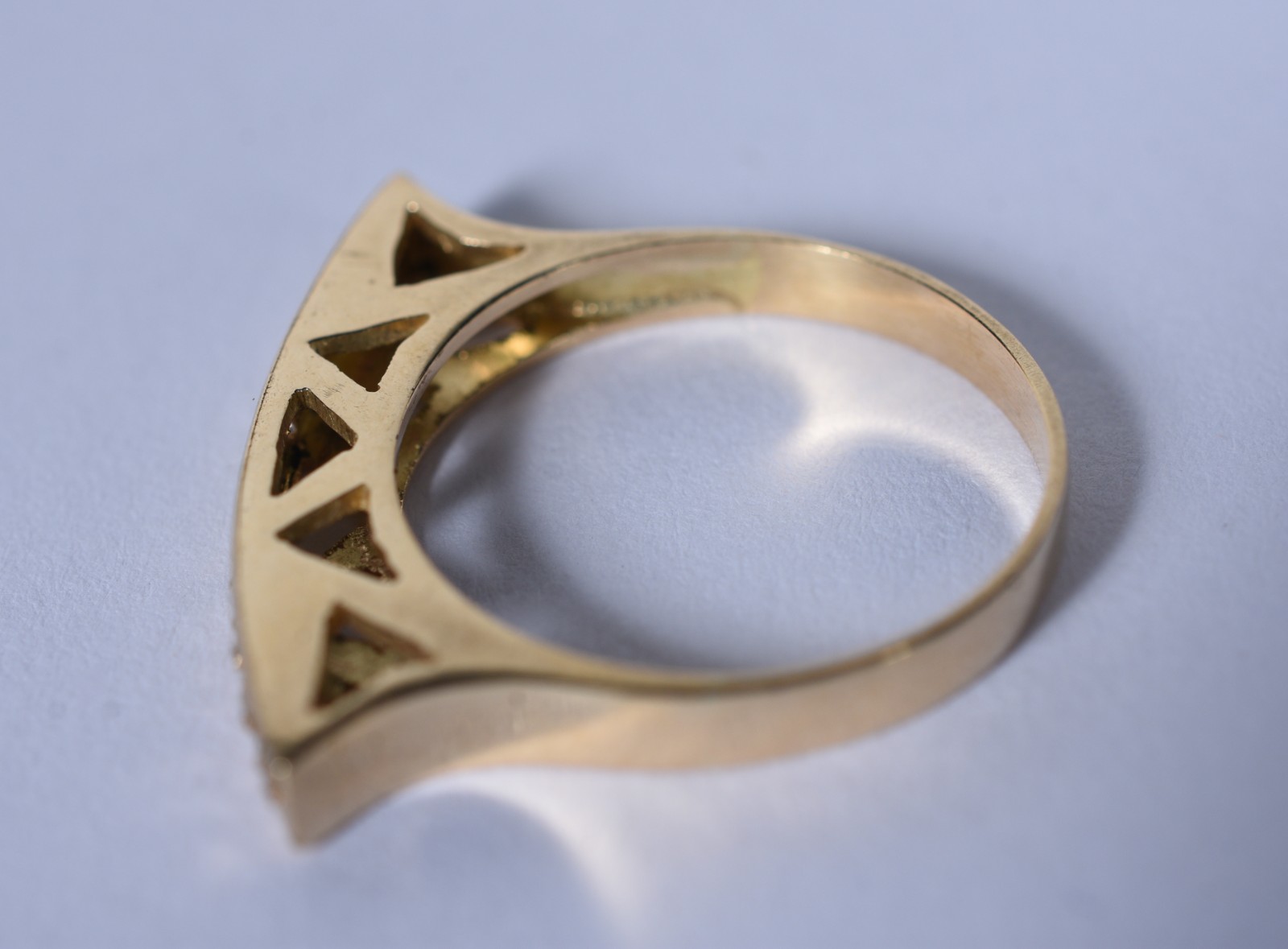 Anel de ouro 18 k, contraste 750 com 9 brilhantes (Por motivos de... - foto 5 de 6