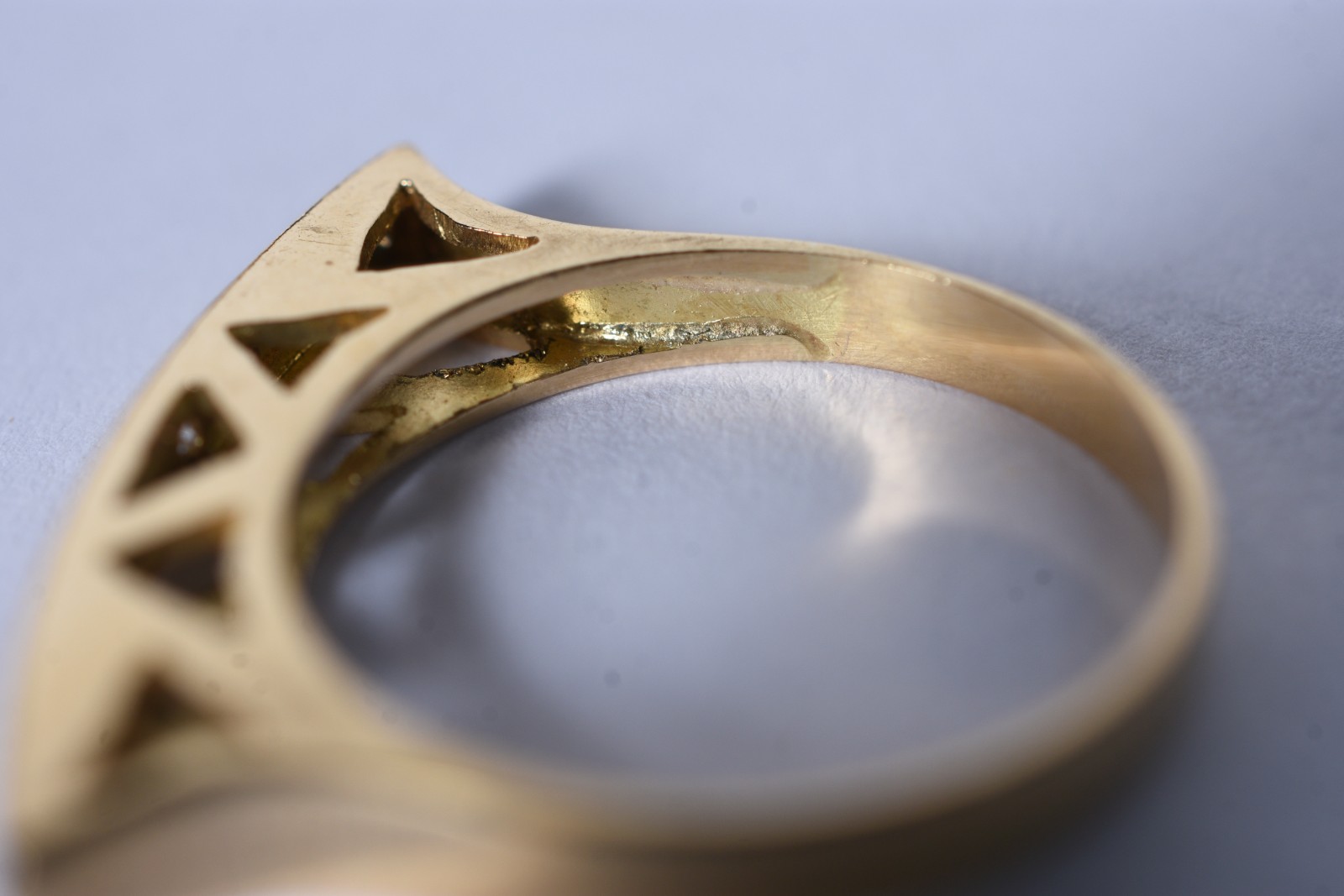 Anel de ouro 18 k, contraste 750 com 9 brilhantes (Por motivos de... - foto 6 de 6