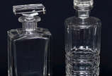 Duas garrafas diversas de cristal lapidado. Alt... - Duas garrafas diversas de cristal lapidado. Alt. 23 e 28 cm.
