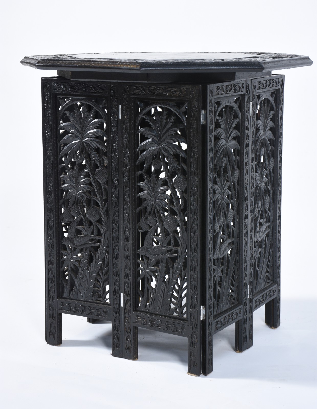 Mesa auxiliar de madeira nobre, estilo oriental, base entalhada e... - foto 1 de 7