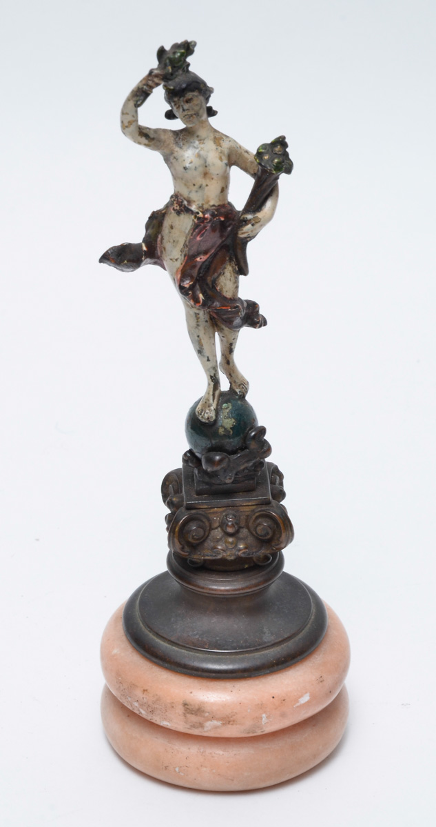 Estatueta de bronze austriaco repres. figura com cornucópia sobre...