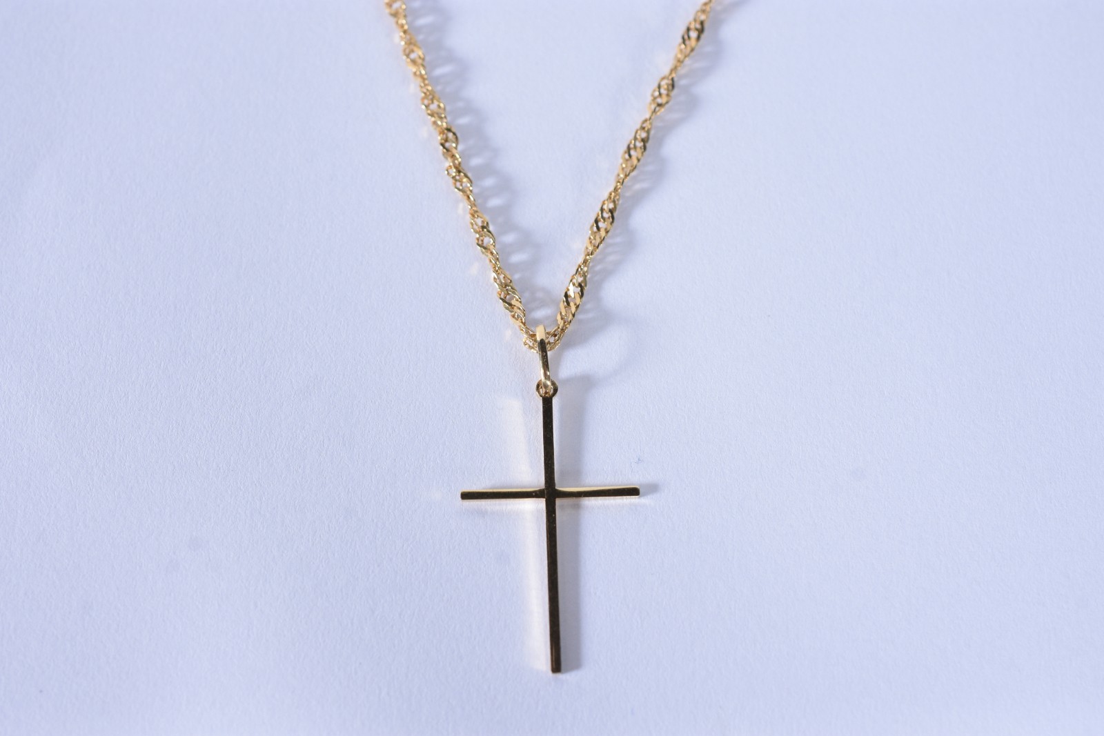 Colar de ouro 18 k, contraste 750, entrelaçados com crucifixo (Por... - foto 1 de 6