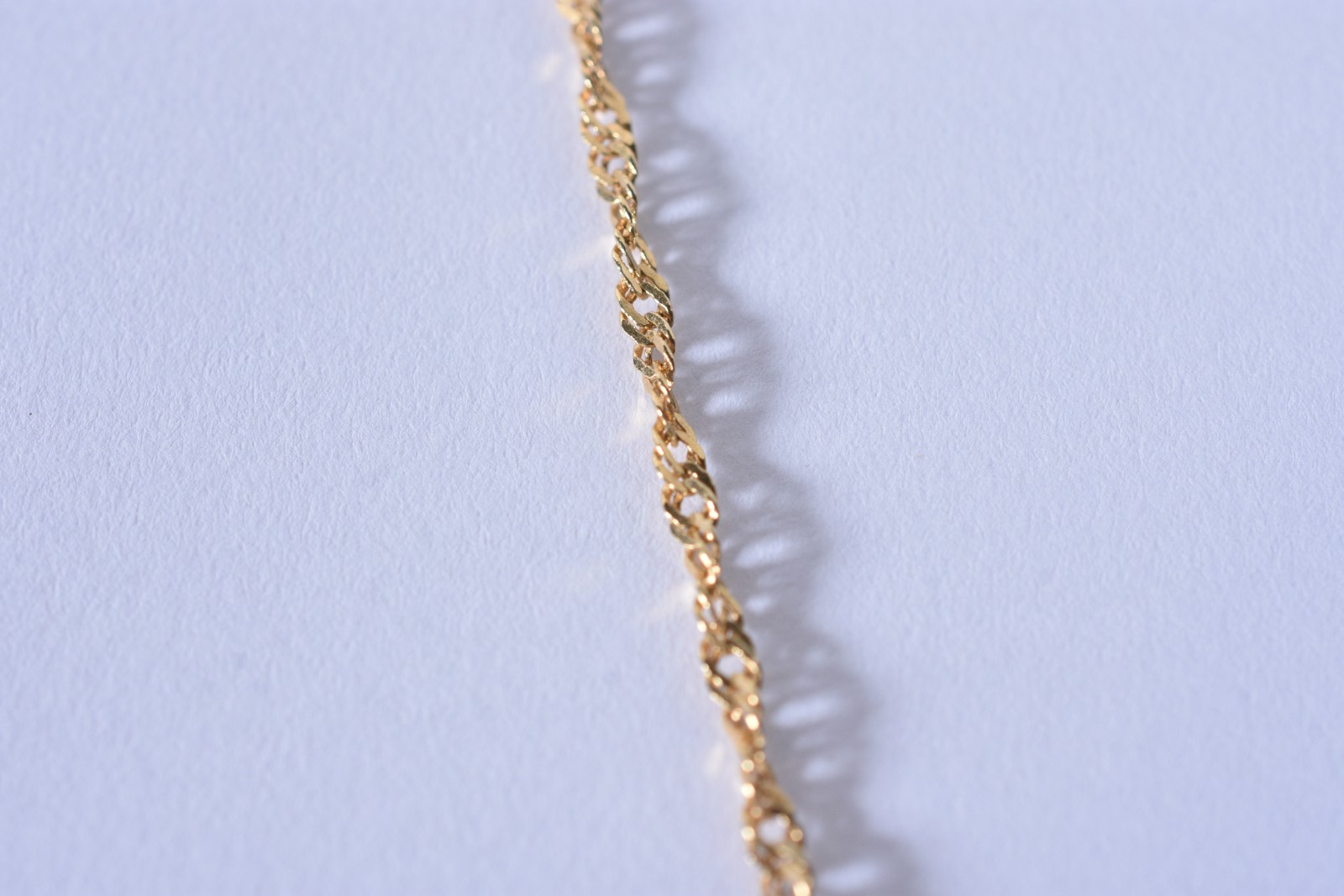 Colar de ouro 18 k, contraste 750, entrelaçados com crucifixo (Por... - foto 3 de 6