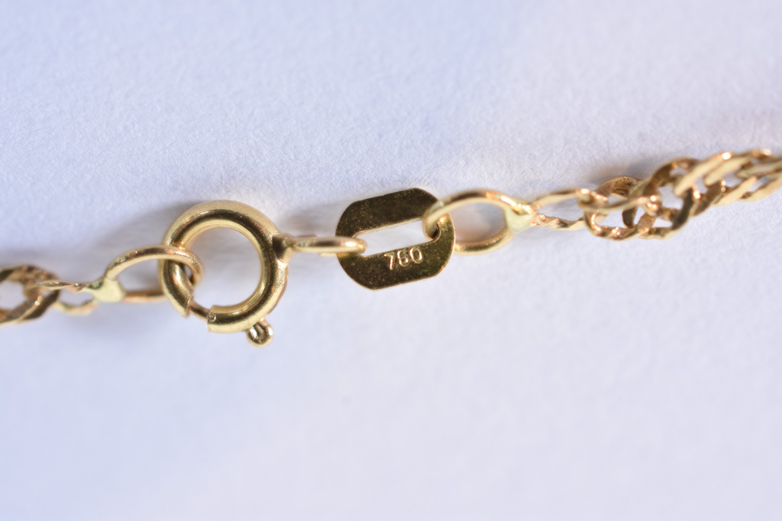 Colar de ouro 18 k, contraste 750, entrelaçados com crucifixo (Por... - foto 4 de 6