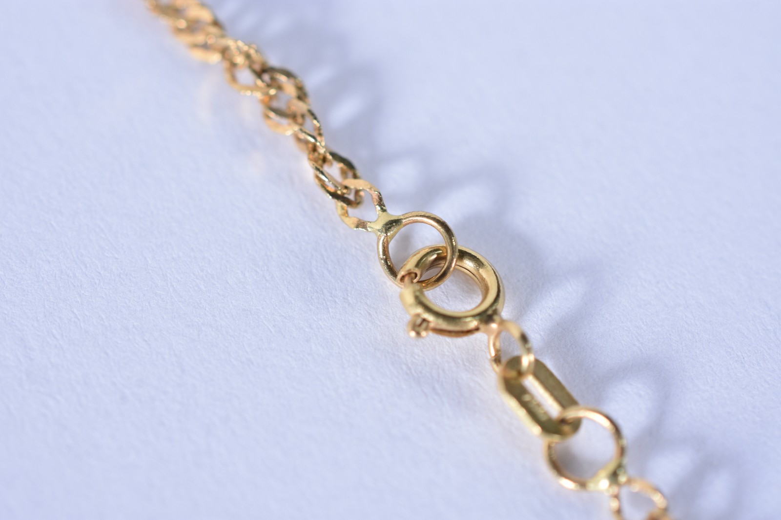 Colar de ouro 18 k, contraste 750, entrelaçados com crucifixo (Por... - foto 5 de 6