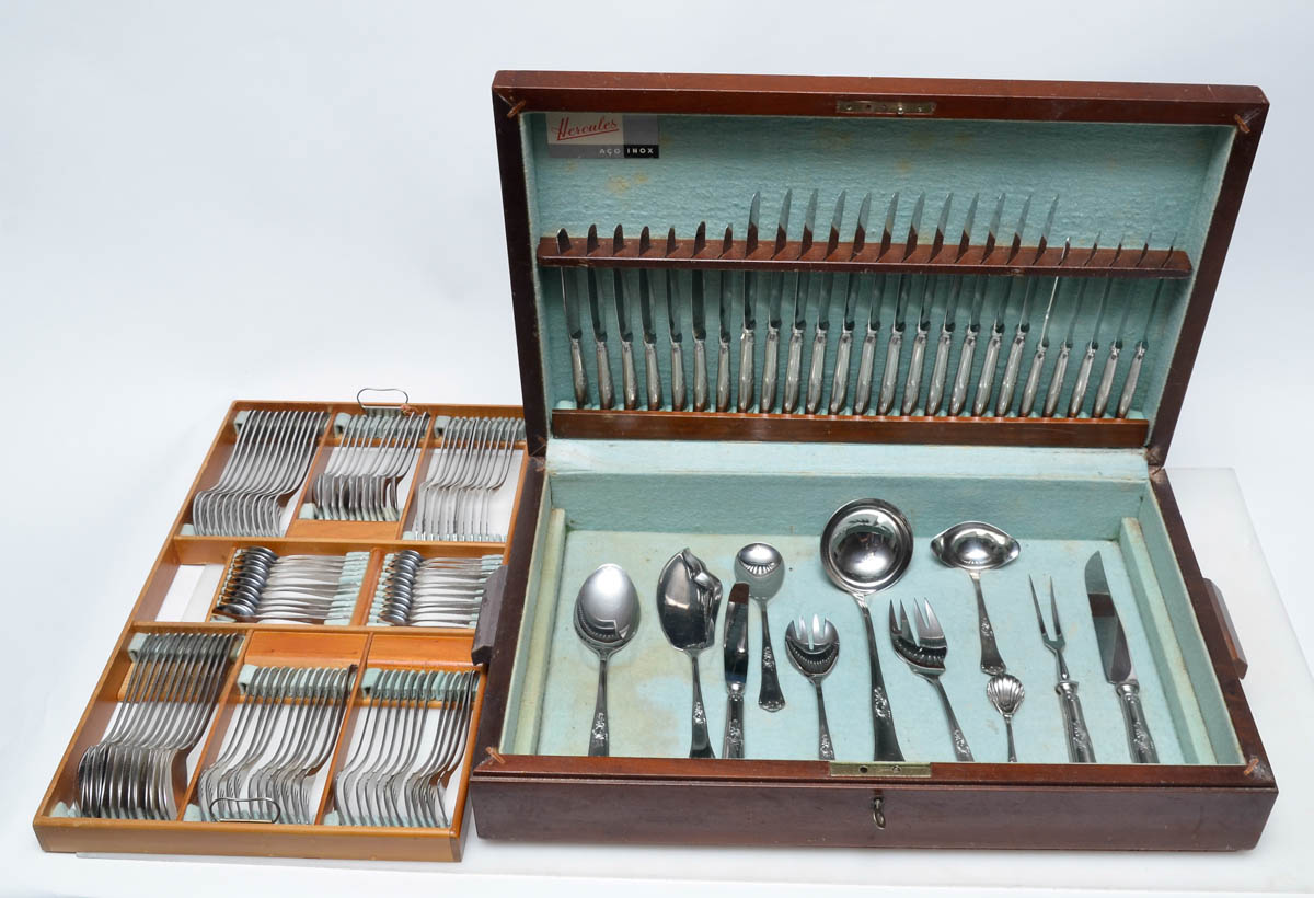 Faqueiro Hercules inox, comp.de 12 garfos, 12 colheres e 12 facas...