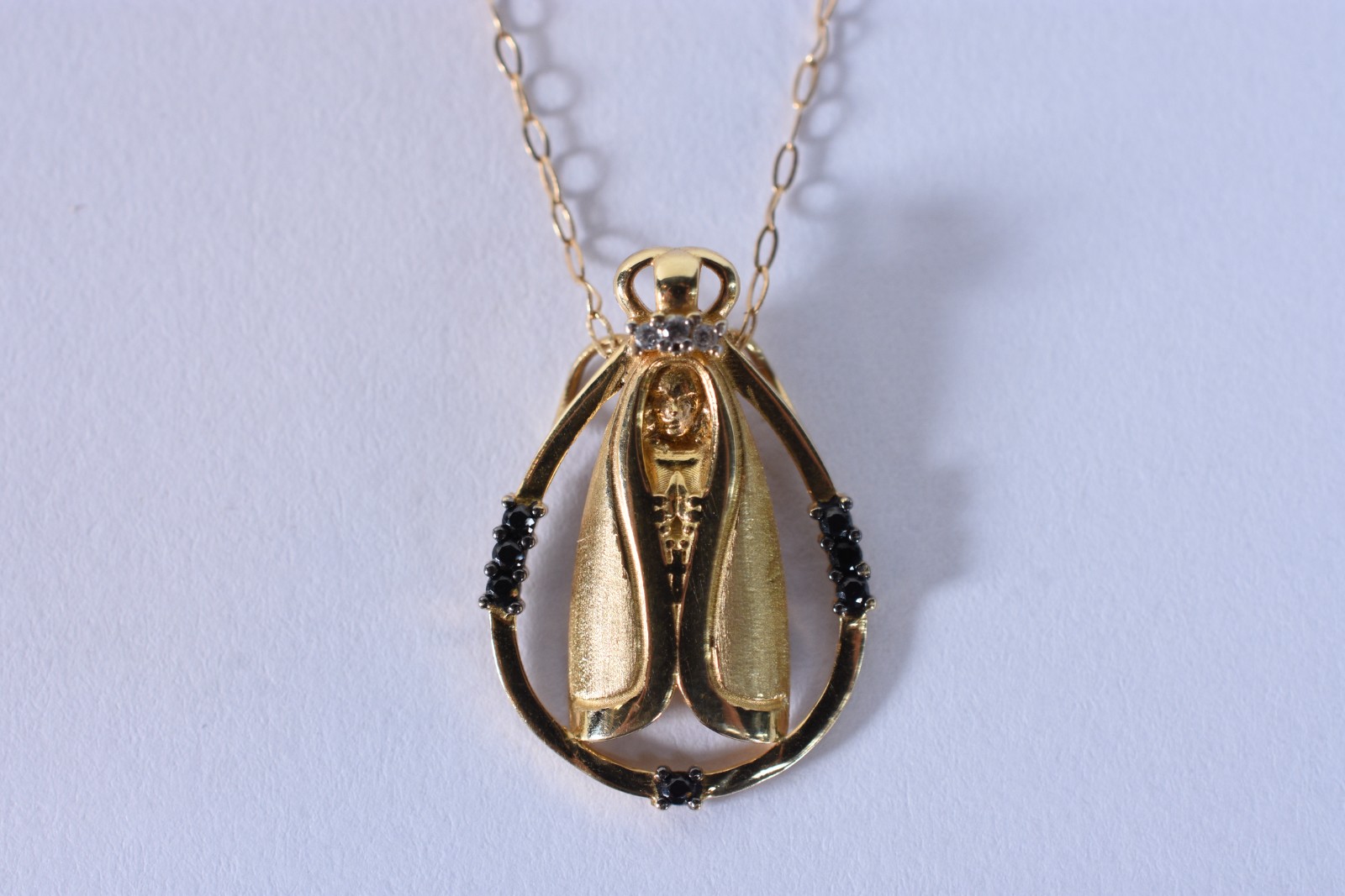 Colar de ouro 18 k, contraste 750 com pendente de Nossa Senhora... - foto 1 de 6